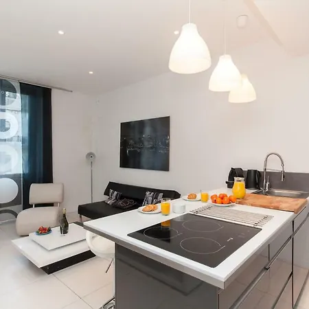 New York 2 Pieces 3 Etoiles Calme Plein Centre De Cannes, 5mn Des Plages Et Palais
